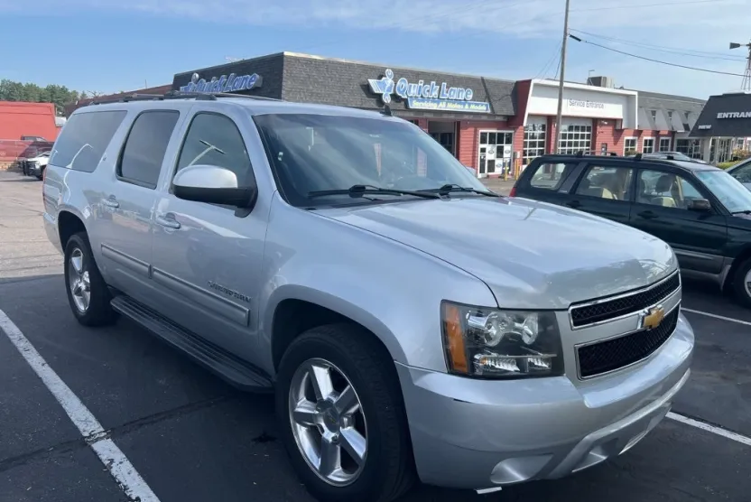 2014 Chevrolet Suburban 1500 LT photo 1