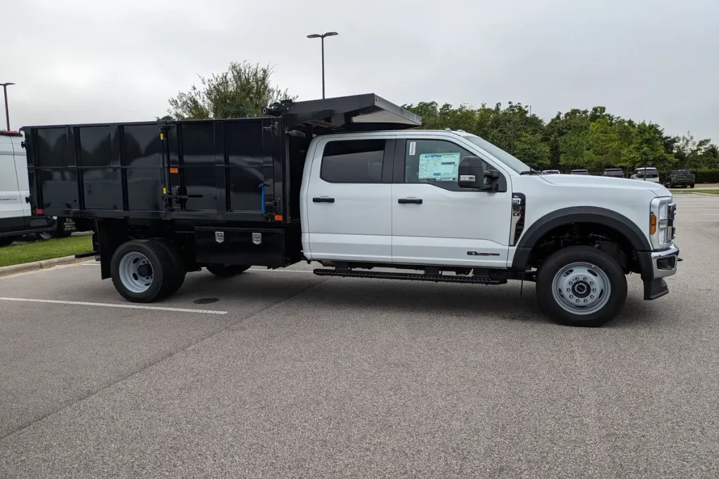 2025 Ford F-550 XL photo 1