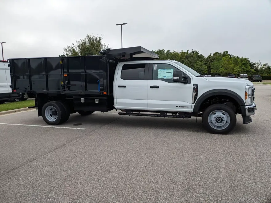 2025 Ford F-550 XL photo 1