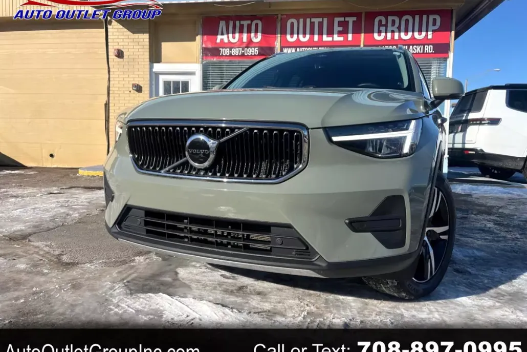 2023 Volvo XC40 Core photo 1