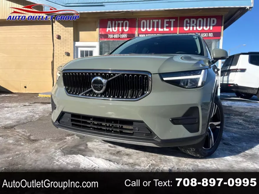 2023 Volvo XC40 Core photo 1