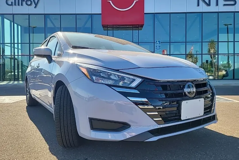 2025 Nissan Versa SV photo 1