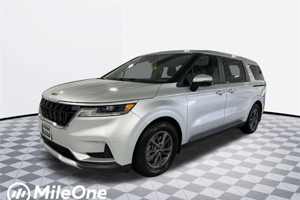 2023 Kia Carnival LX photo 1
