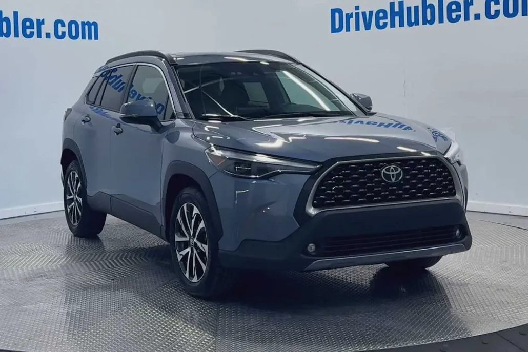 2022 Toyota Corolla Cross XLE photo 1