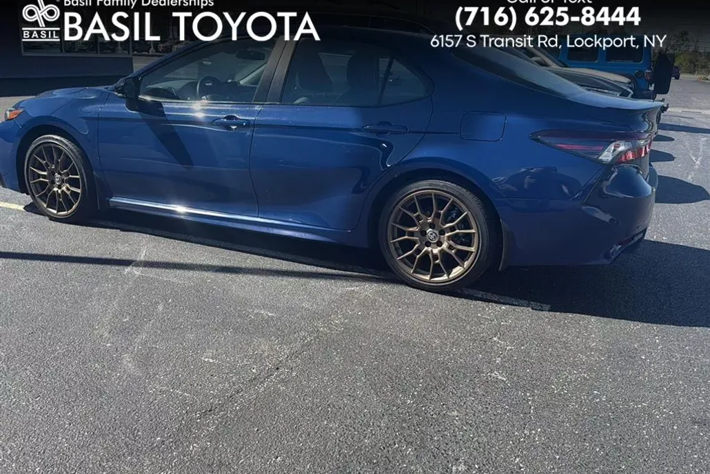 2023 Toyota Camry SE photo 1