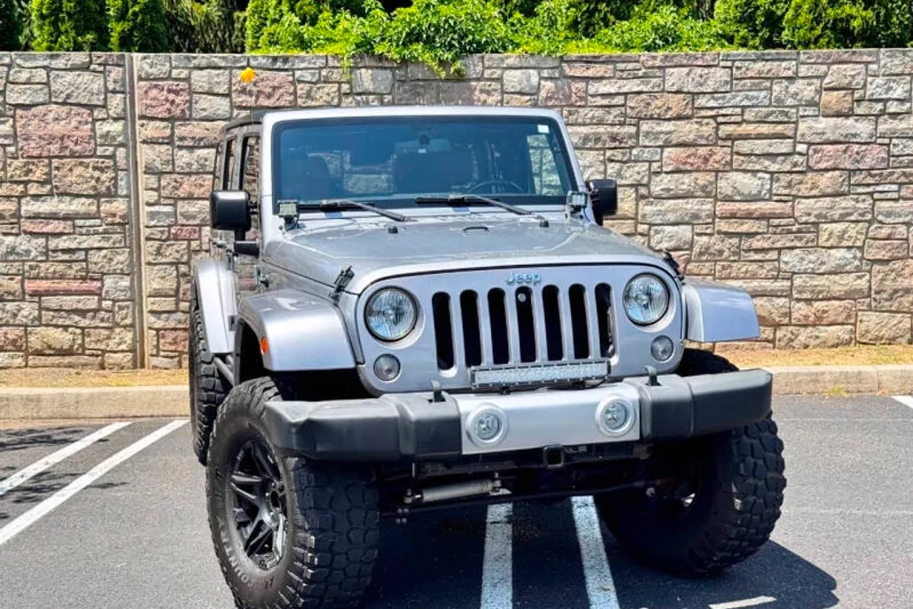 2015 Jeep Wrangler Sahara photo 1