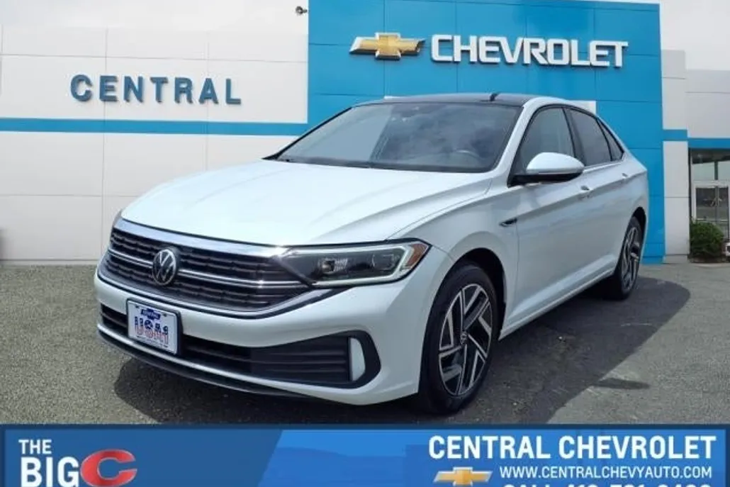 2023 Volkswagen Jetta SEL photo 1