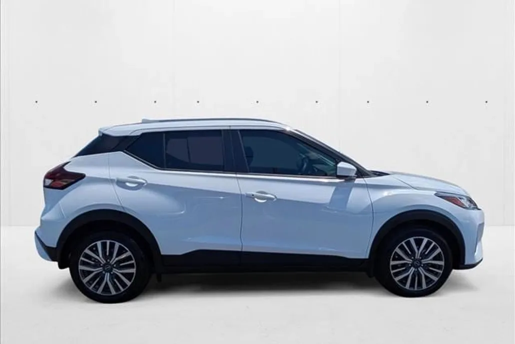 2024 Nissan Kicks SV photo 1