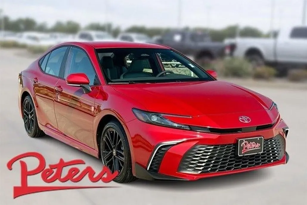 2025 Toyota Camry SE photo 1