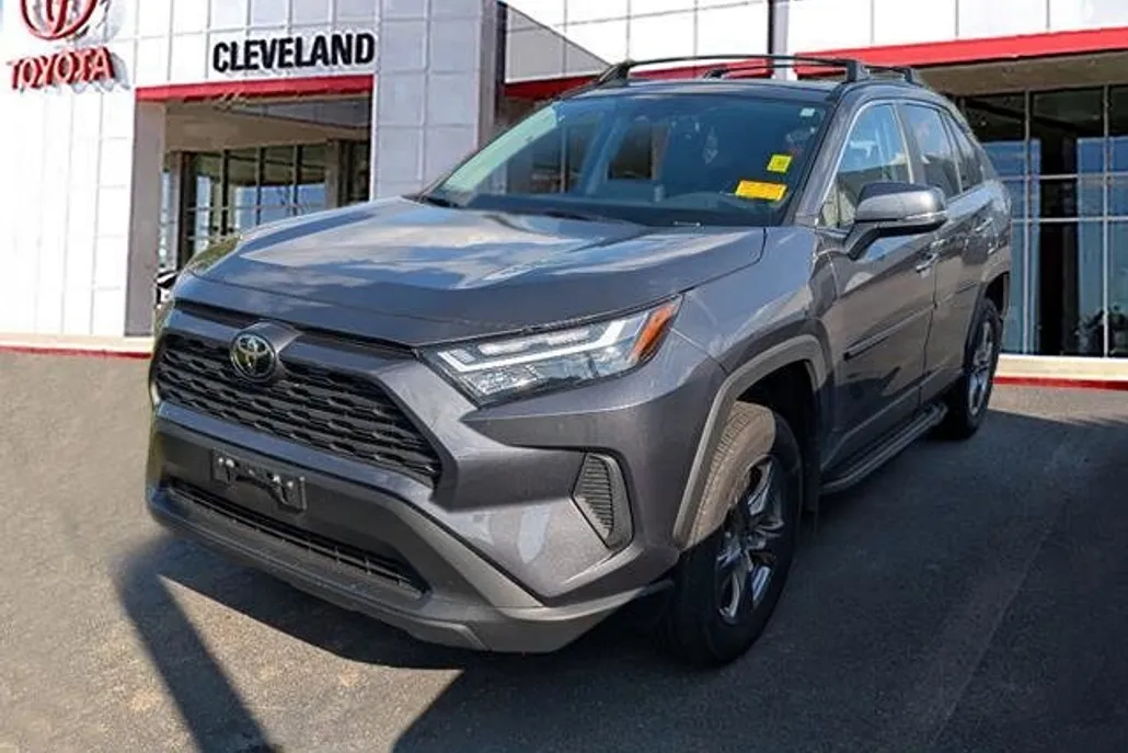 2025 Toyota RAV4 XLE photo 1