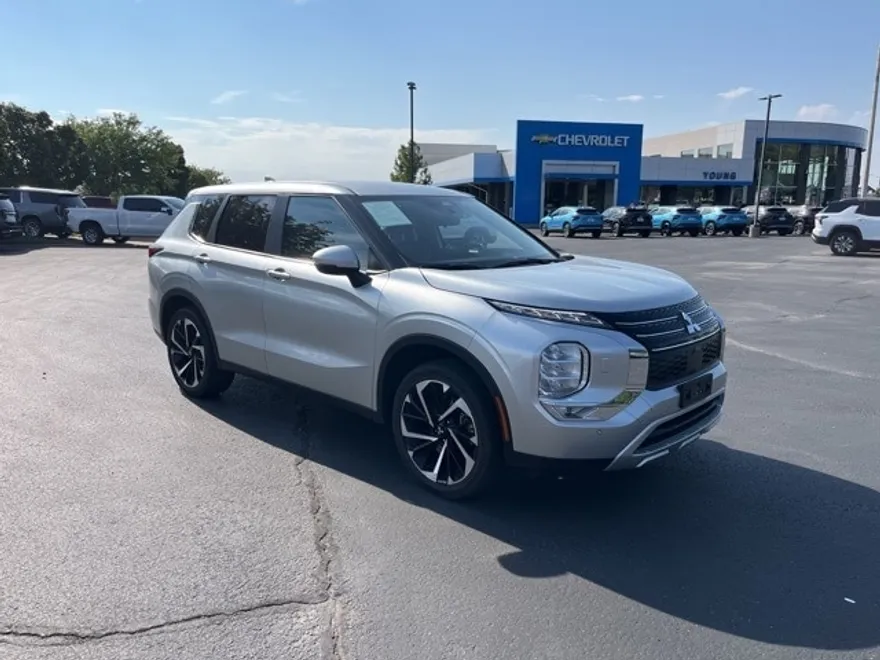2024 Mitsubishi Outlander SE photo 1
