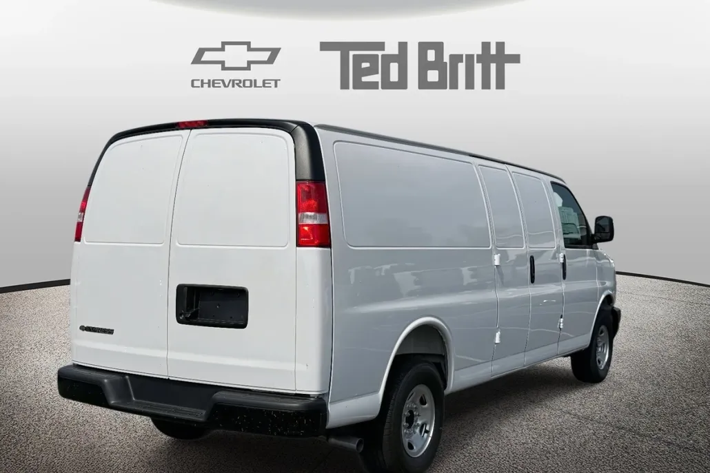 2025 Chevrolet Express Cargo 3500 photo 1