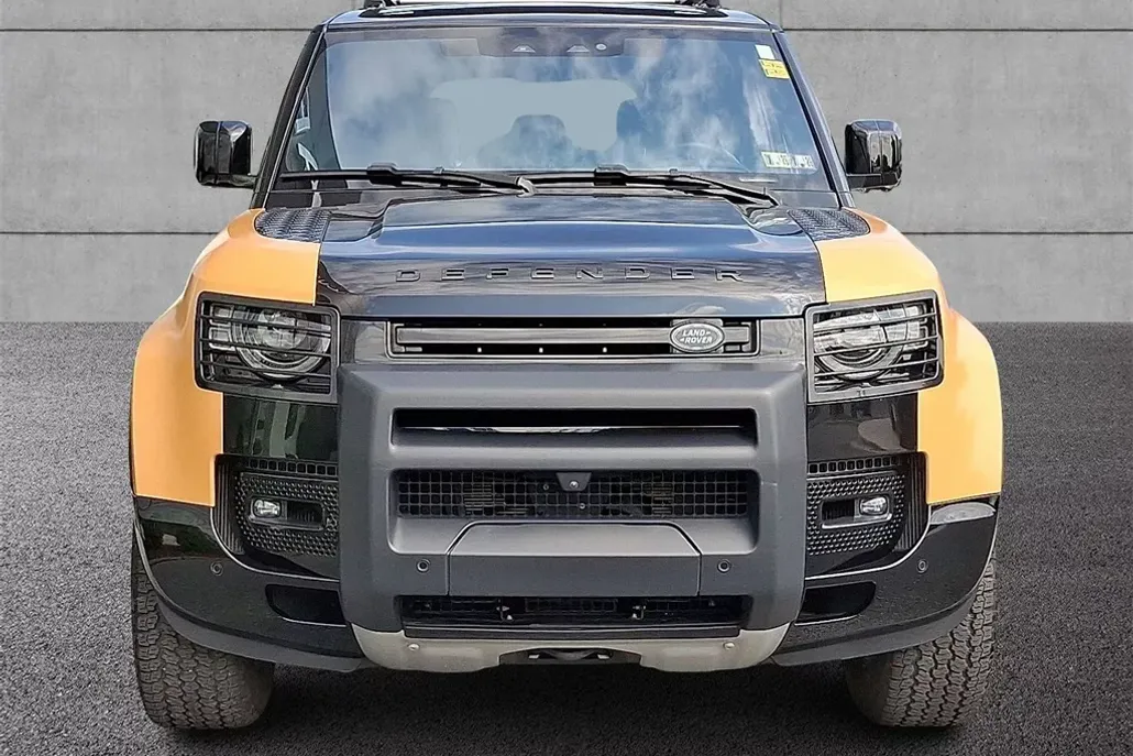 2022 Land Rover Defender 110 X-Dynamic SE photo 1