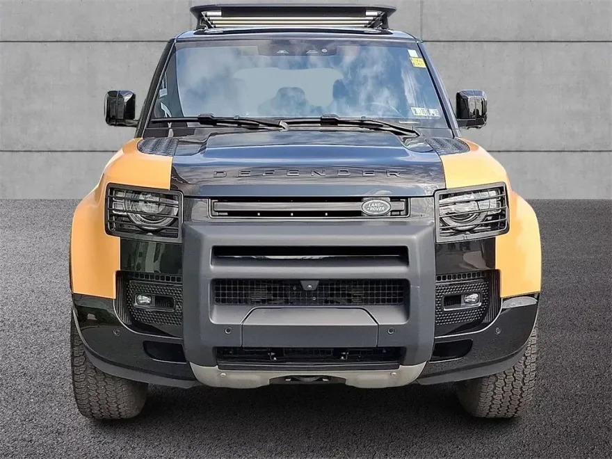 2022 Land Rover Defender 110 X-Dynamic SE photo 1