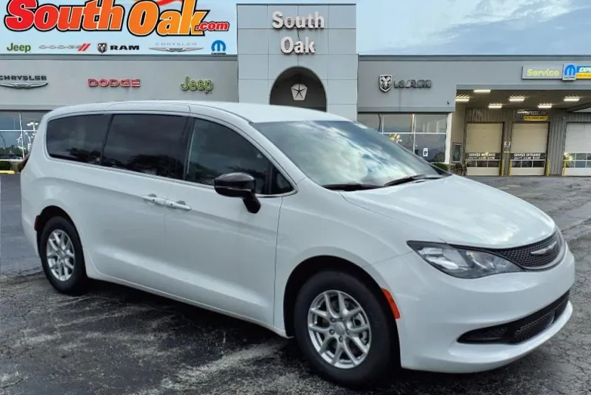 2026 Chrysler Voyager LX photo 1