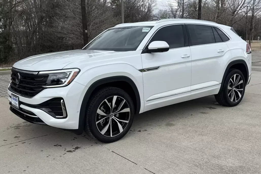 2026 Volkswagen Atlas Cross Sport SEL Premium R-Line photo 1