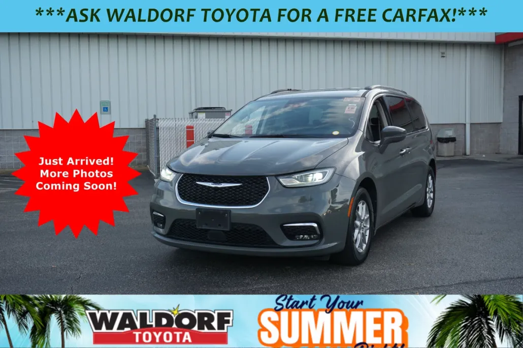 2022 Chrysler Pacifica Touring L photo 1