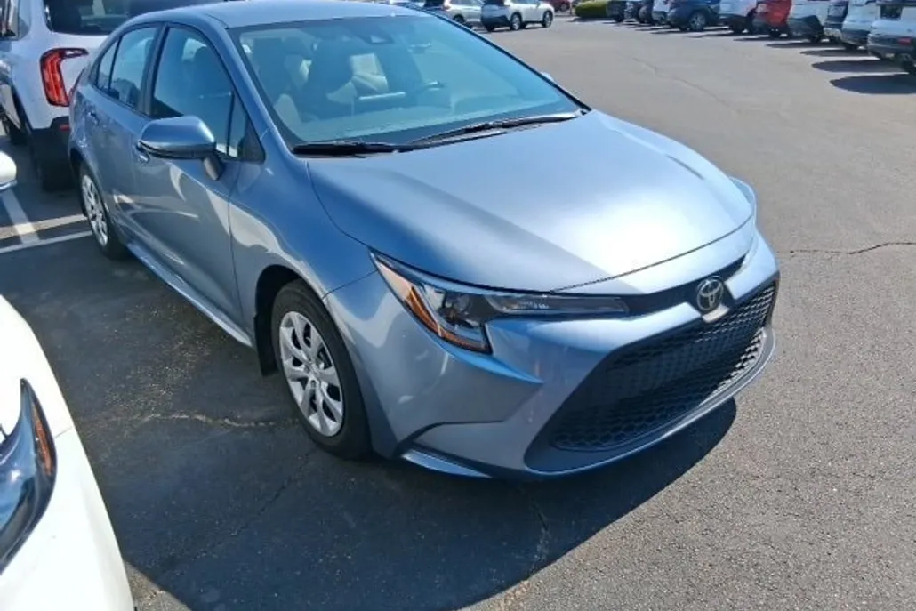 2021 Toyota Corolla LE photo 1
