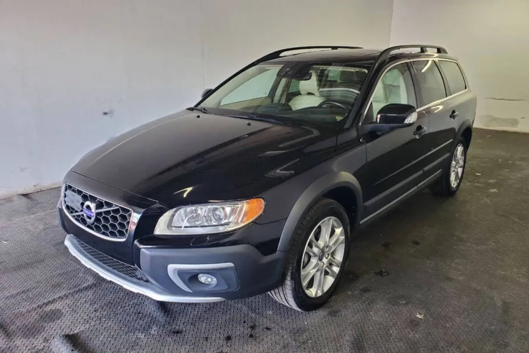 2016 Volvo XC70 T5 Drive-E Platinum photo 1