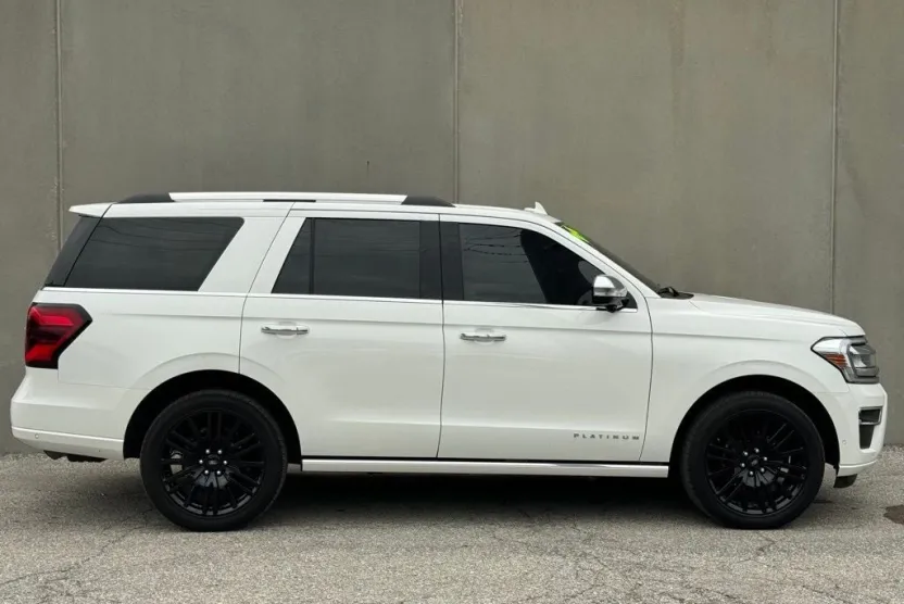2024 Ford Expedition Platinum photo 1