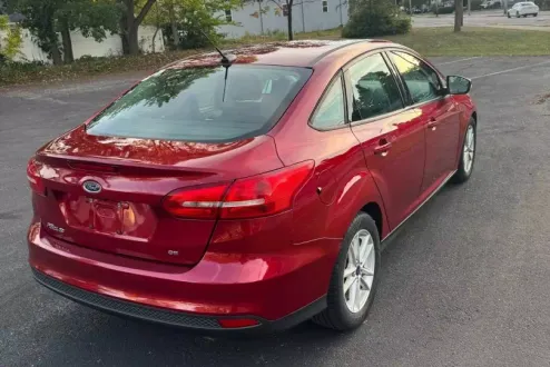 2016 Ford Focus Sedan photo 2