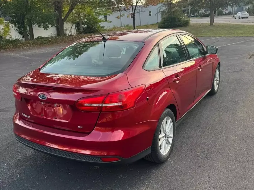 2016 Ford Focus Sedan photo 2