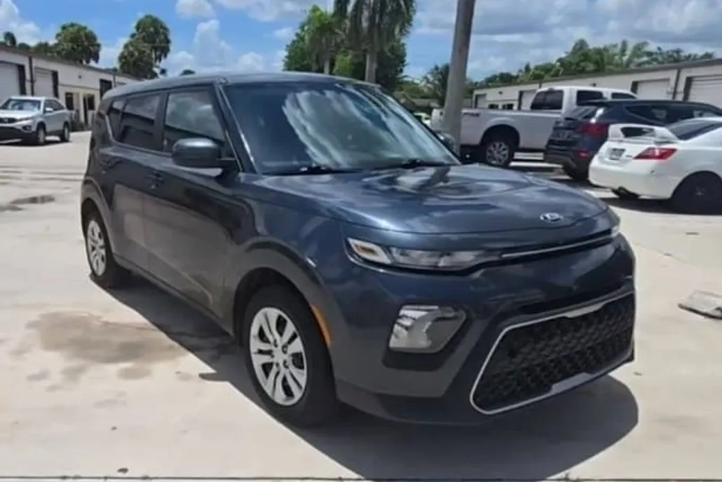 2020 Kia Soul LX photo 1