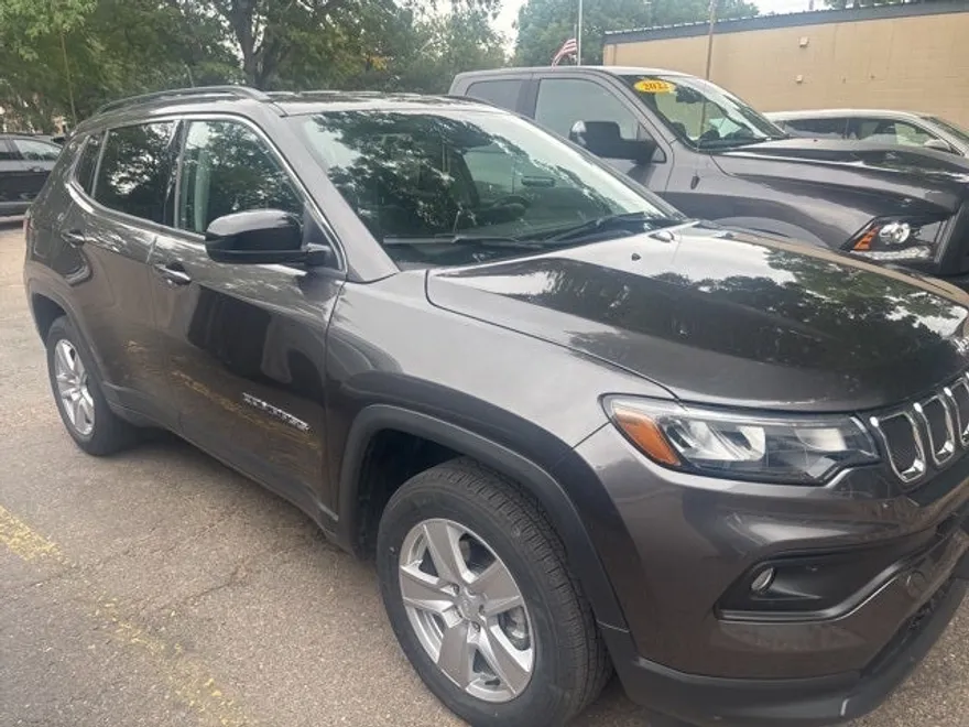 2022 Jeep Compass Latitude photo 1