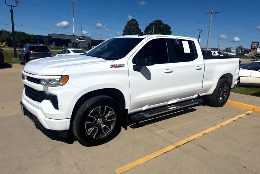 2022 Chevrolet Silverado 1500 RST photo 1