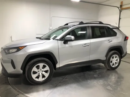 2019 Toyota RAV4 LE Sport photo 4