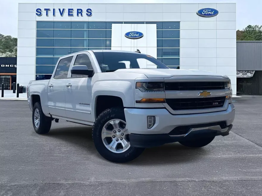 2018 Chevrolet Silverado 1500 LT photo 1
