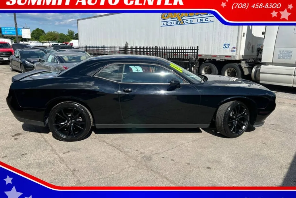 2018 Dodge Challenger SXT photo 1