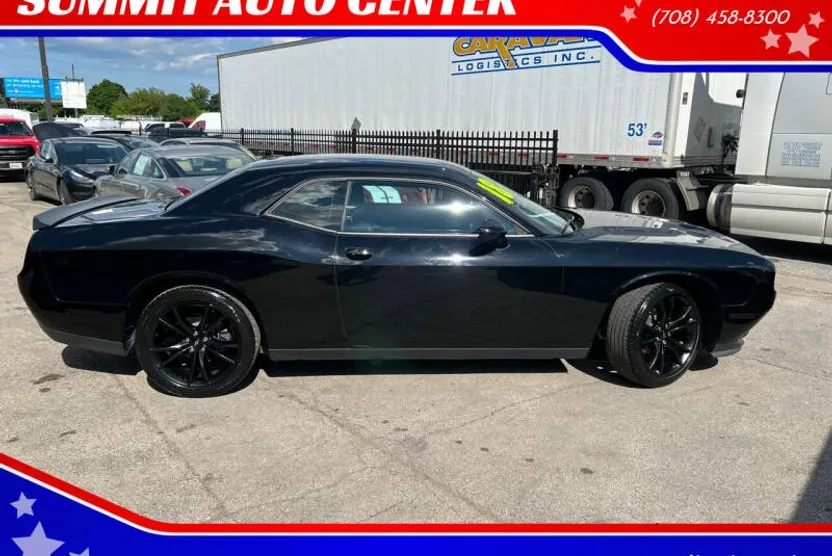 2018 Dodge Challenger SXT photo 1