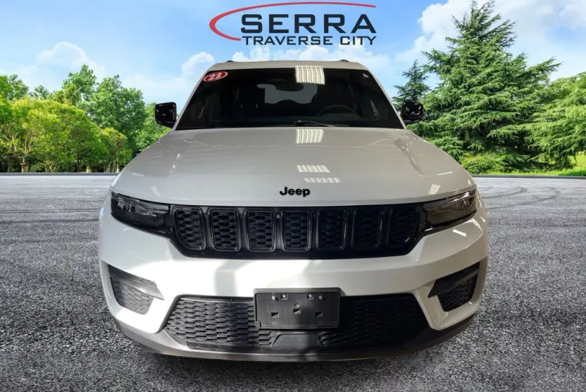 2023 Jeep Grand Cherokee Altitude photo 1