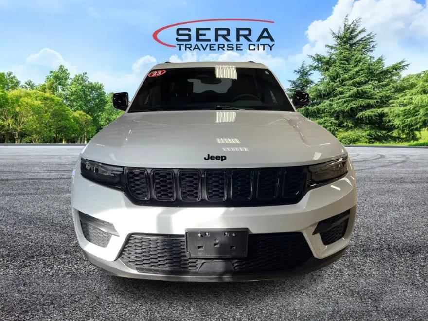 2023 Jeep Grand Cherokee Altitude photo 1