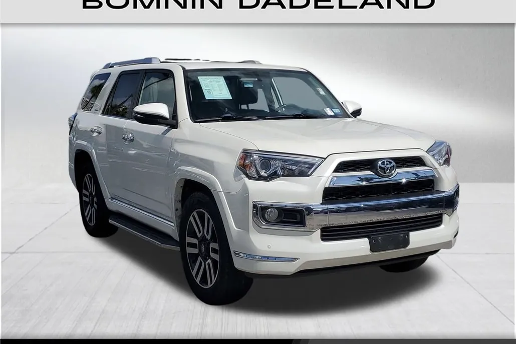 2019 Toyota 4Runner SR5 photo 1