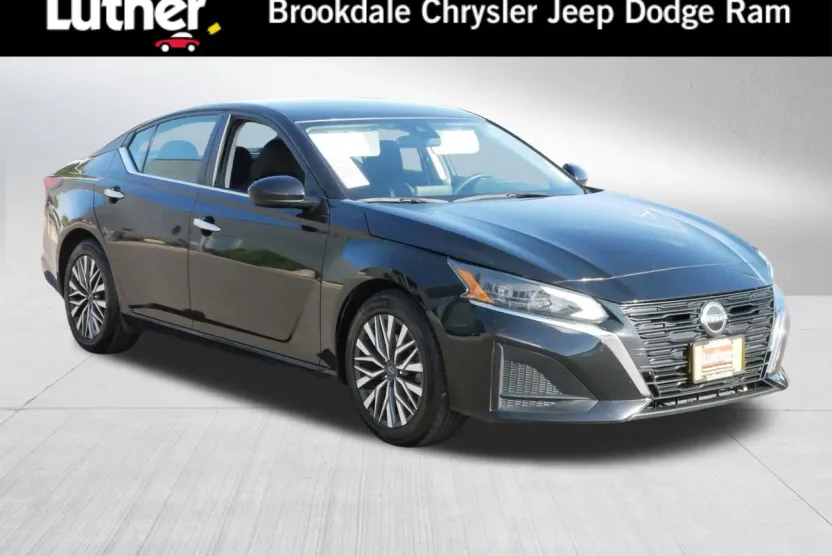 2023 Nissan Altima SV photo 1