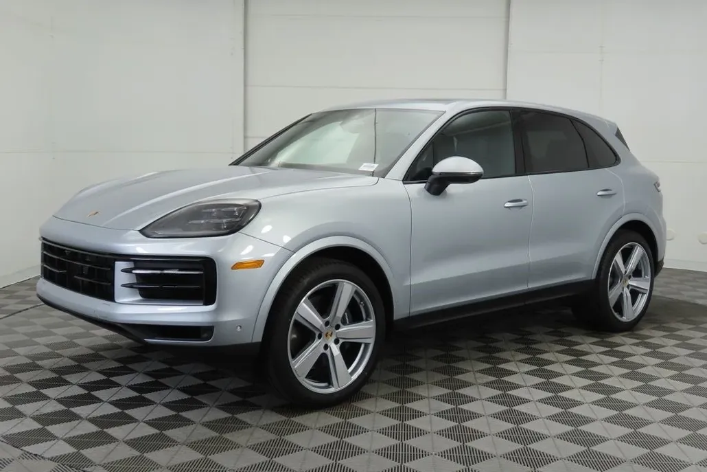 2025 Porsche Cayenne Base photo 1