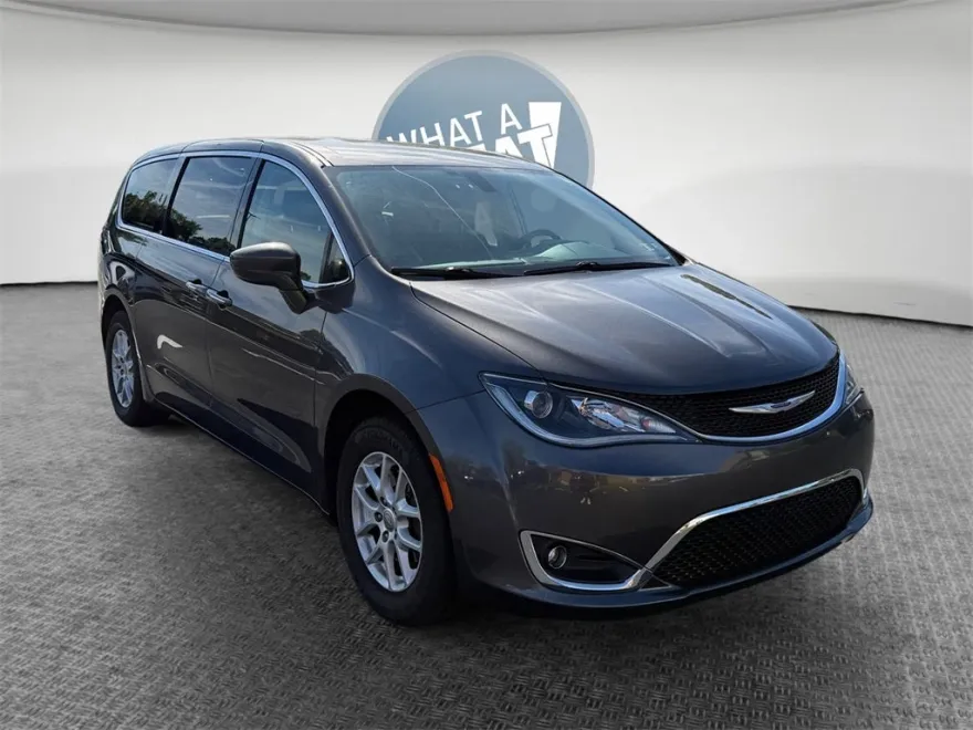 2020 Chrysler Pacifica Touring photo 1