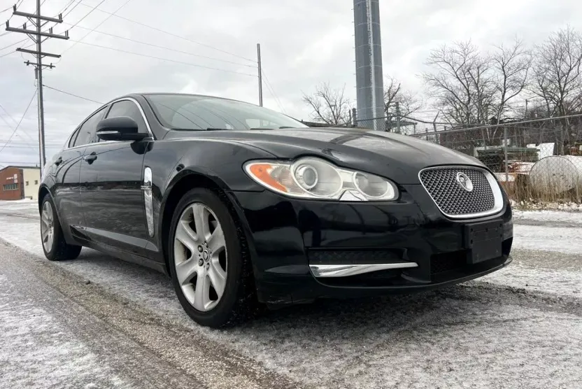 2010 Jaguar XF photo 1