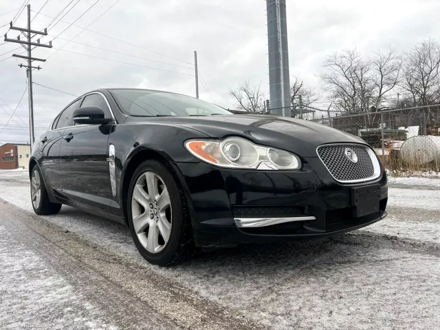 2010 Jaguar XF photo 1