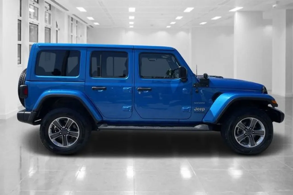 2021 Jeep Wrangler Unlimited Sahara photo 1