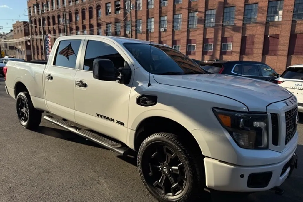 2018 Nissan Titan SV photo 1