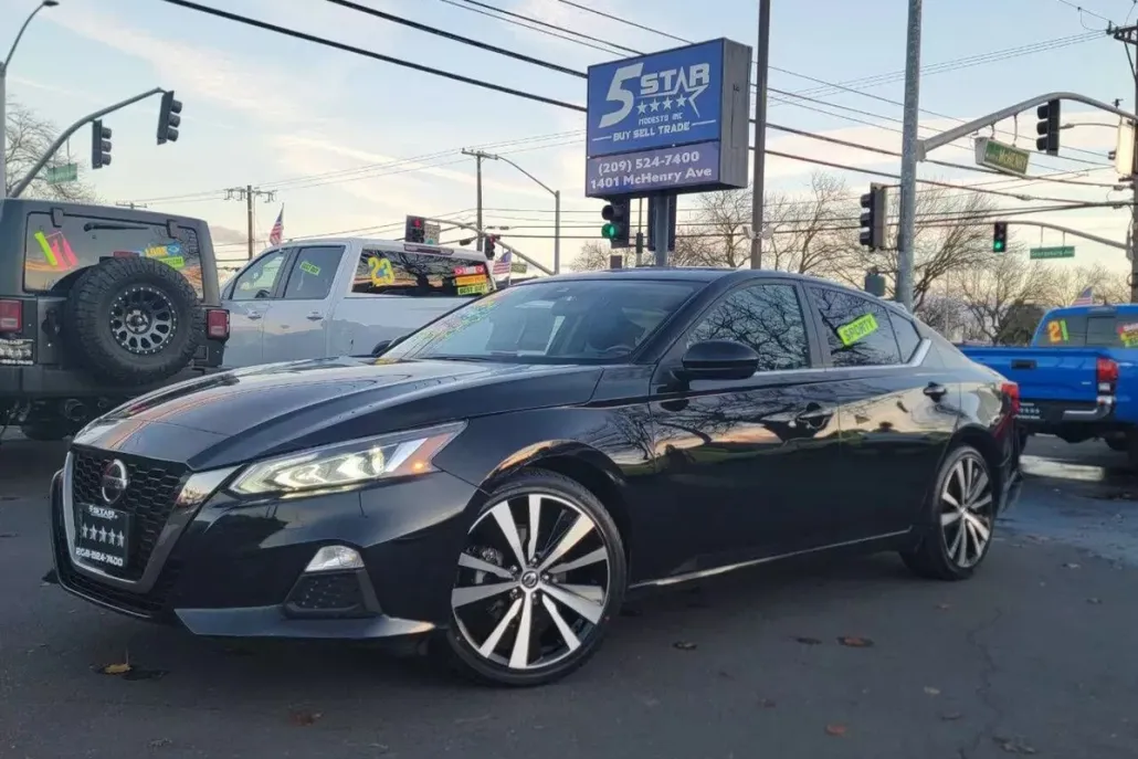 2022 Nissan Altima 2.5 SR photo 1