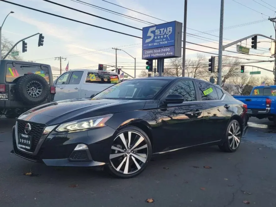 2022 Nissan Altima 2.5 SR photo 1