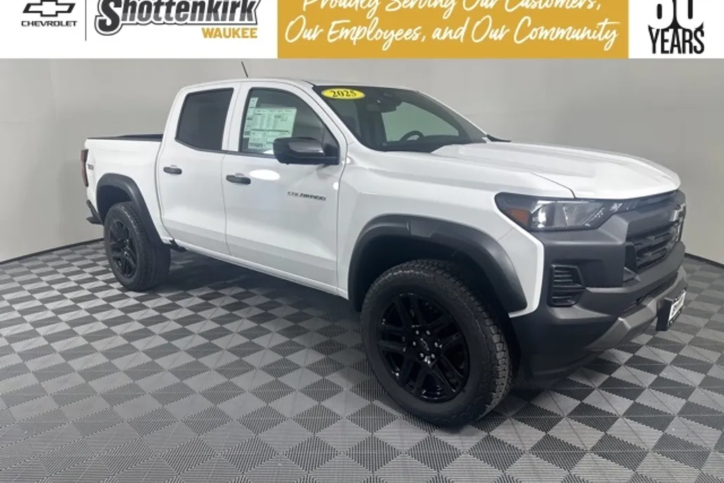 2025 Chevrolet Colorado Trail Boss photo 1