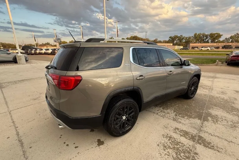 2019 Gmc Acadia SLT photo 1