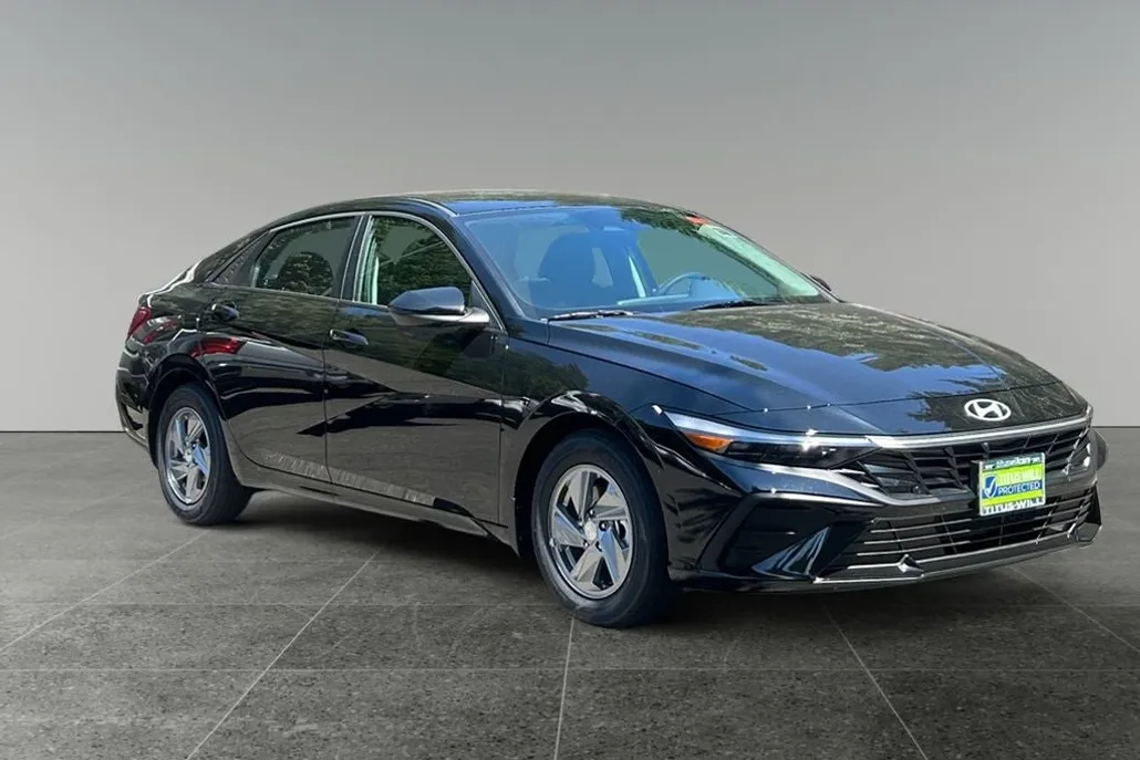 2025 Hyundai Elantra SE photo 1