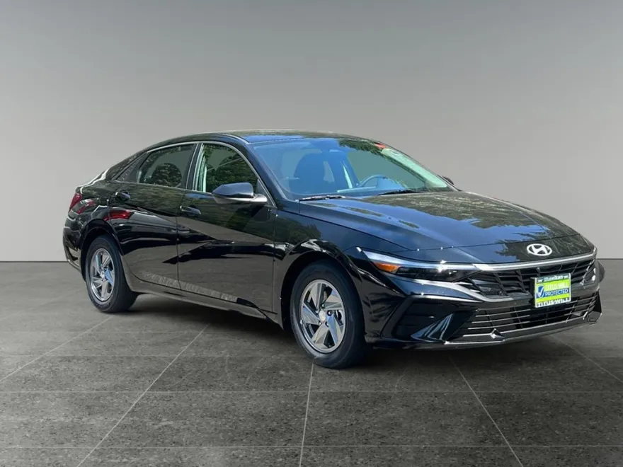 2025 Hyundai Elantra SE photo 1