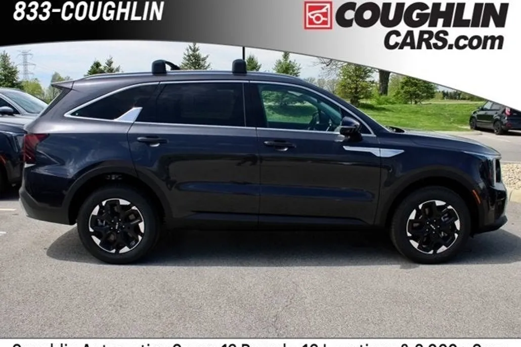 2025 Kia Sorento S photo 1